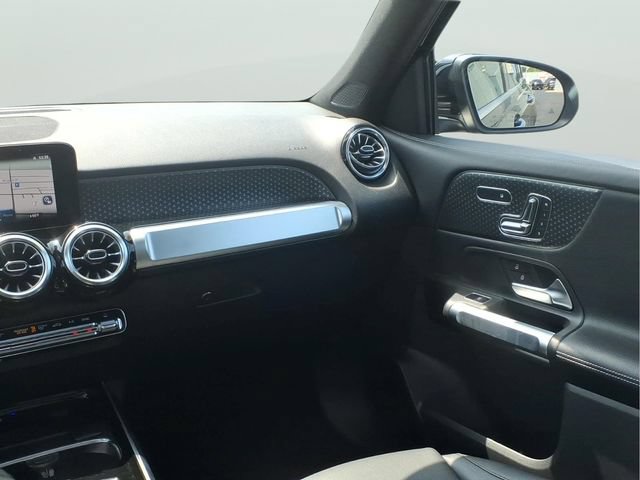 Used 2024 Mercedes-Benz GLB 250 4MATIC w/ Exclusive Package image 12