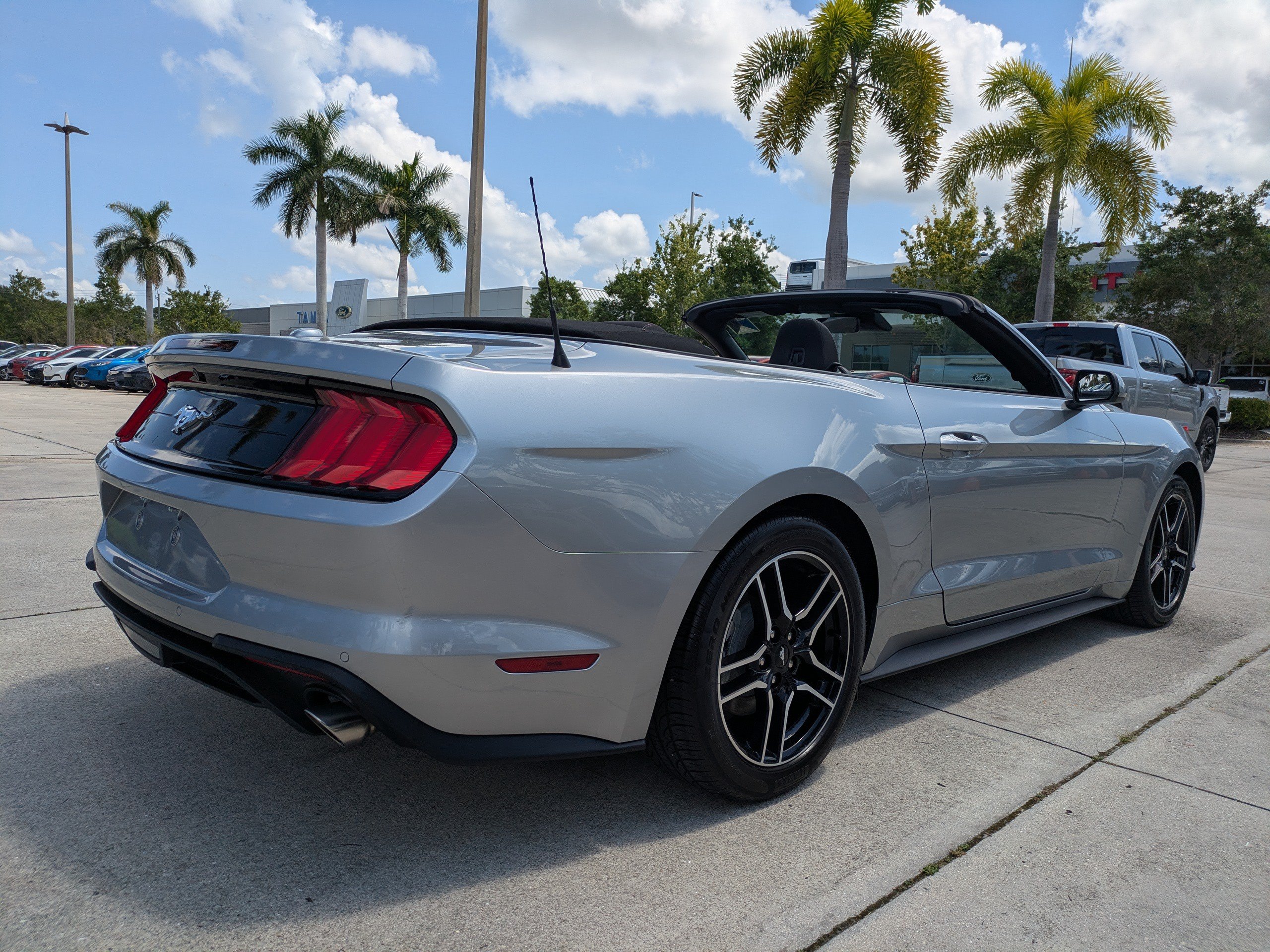 Certified 2023 Ford Mustang Convertible w/ Equipment Group 101A RWD image 4