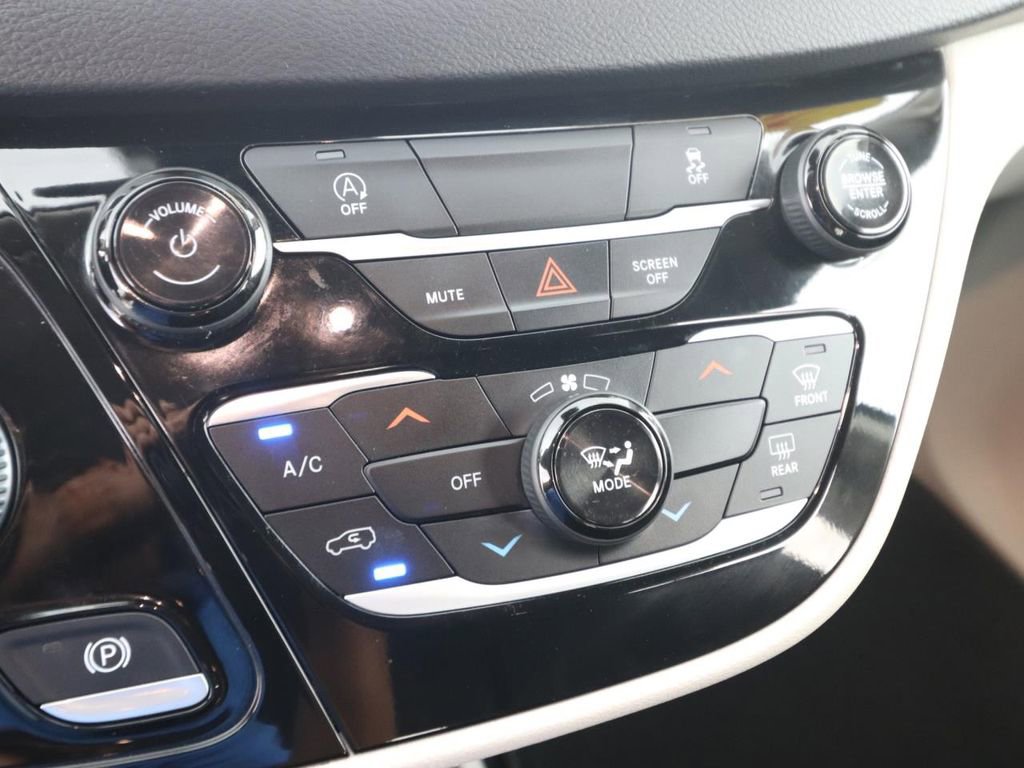 Used 2023 Chrysler Voyager LX FWD image 19