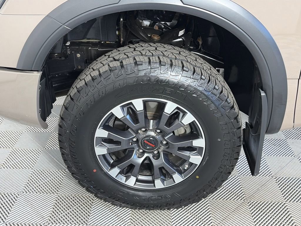 Used 2022 Nissan Titan PRO-4X w/ Pro-4x Convenience Package AWD/4WD image 8