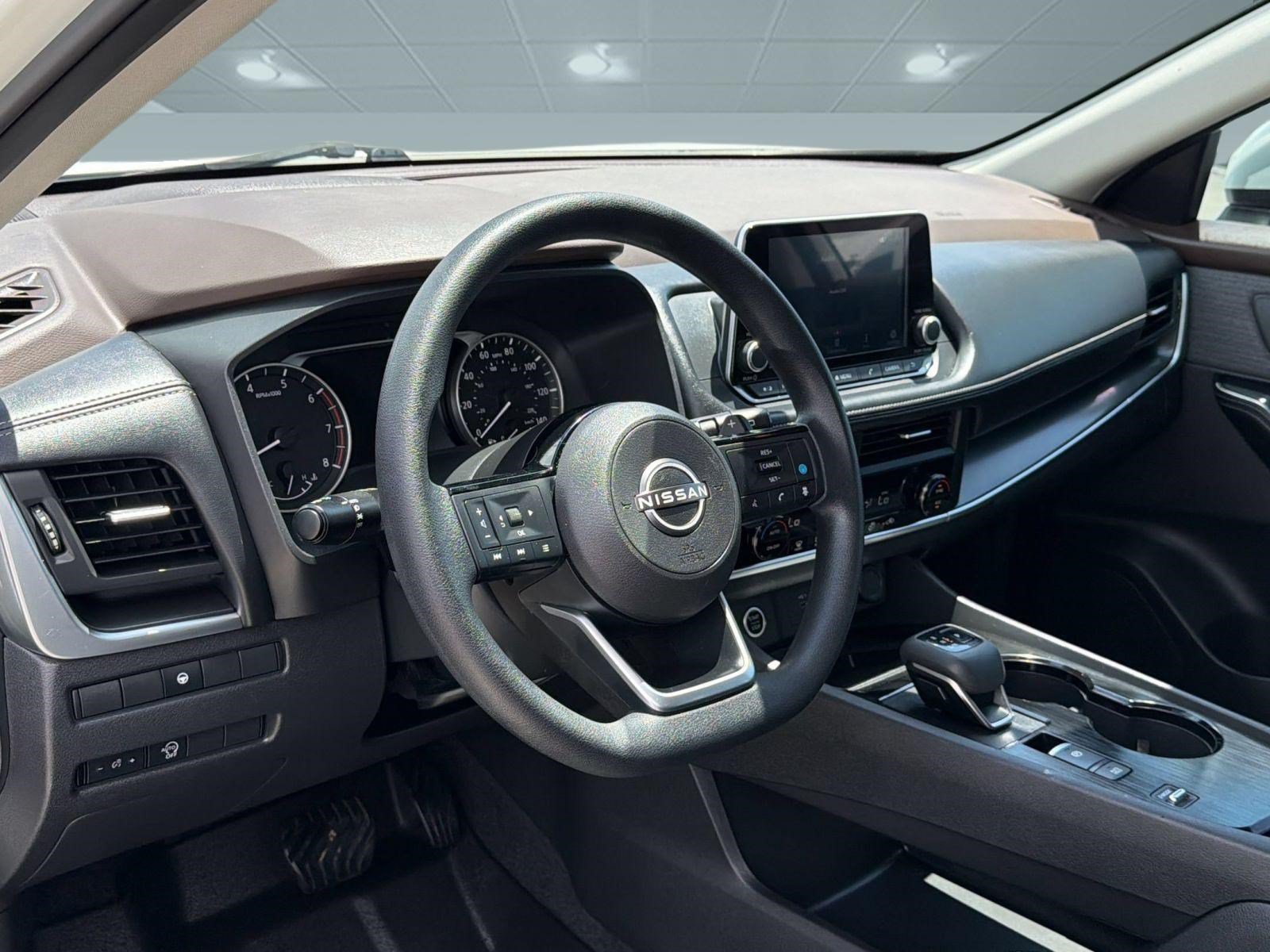 Used 2023 Nissan Rogue SV FWD image 4