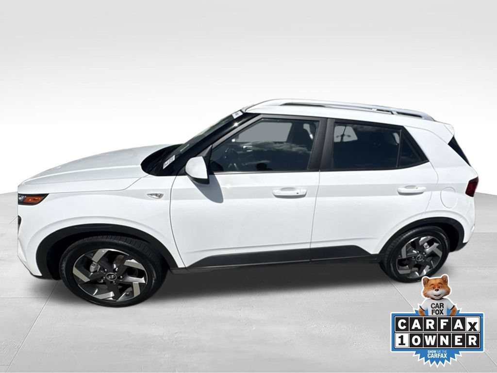 Used 2025 Hyundai Venue SEL FWD image 1