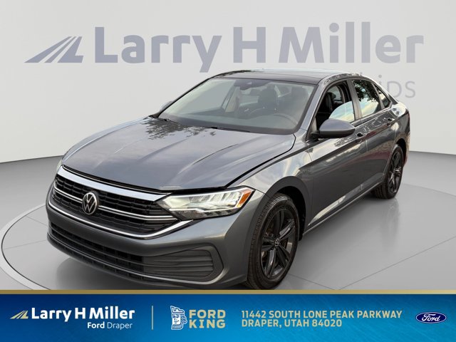 Used 2022 Volkswagen Jetta SE w/ Panoramic Sunroof Package