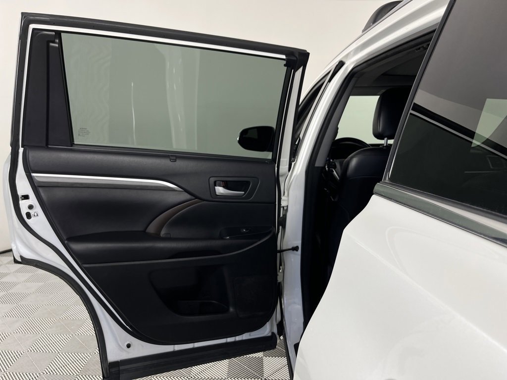 Used 2018 Toyota Highlander Limited image 12