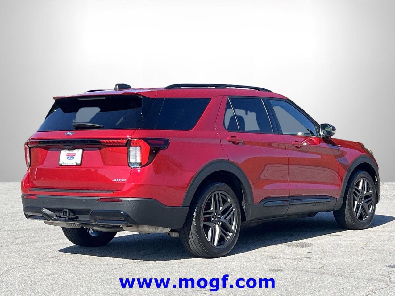 Certified 2025 Ford Explorer ST-Line w/ Premium Package AWD/4WD image 3