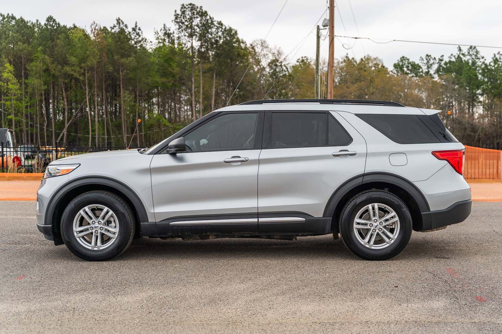 Certified 2022 Ford Explorer XLT image 2
