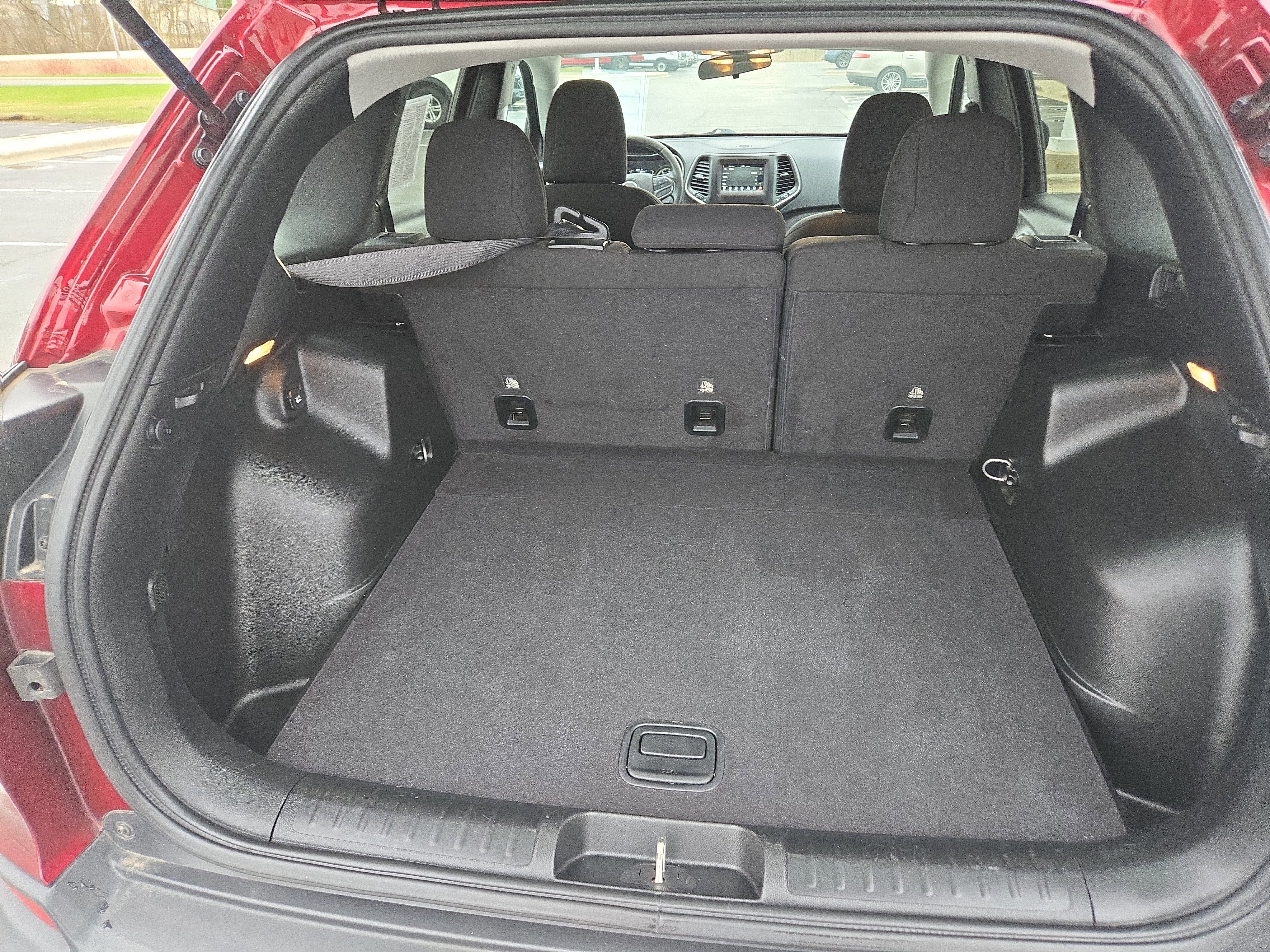 Used 2020 Jeep Cherokee Latitude w/ Cold Weather Group image 8