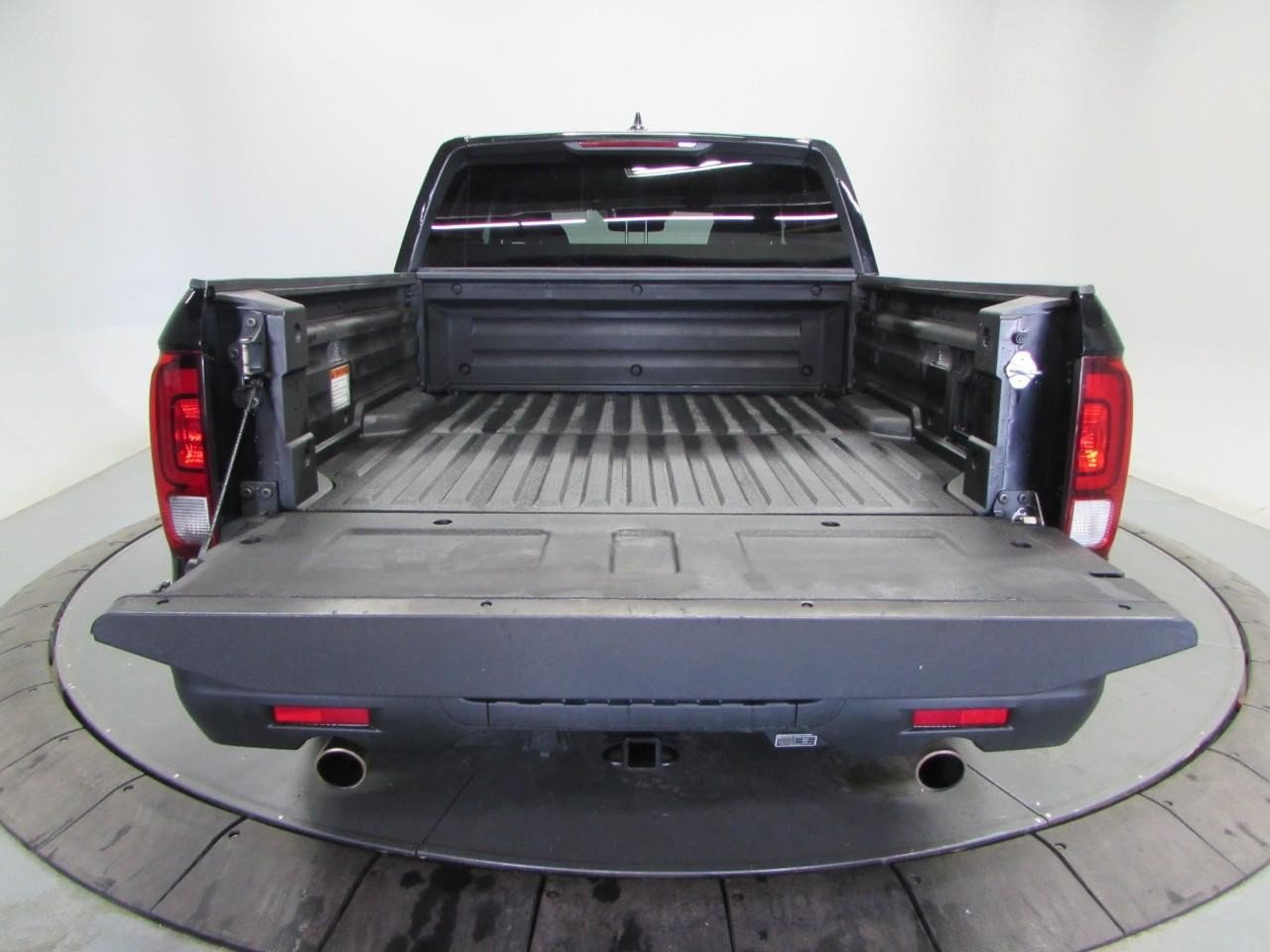 Used 2024 Honda Ridgeline Sport image 11