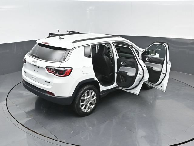 Used 2022 Jeep Compass Latitude AWD/4WD image 27