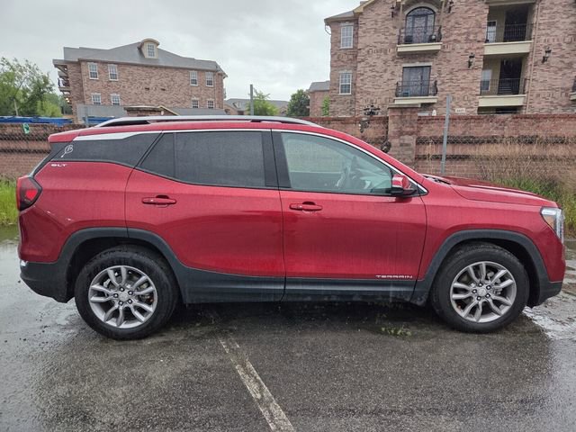 Used 2022 GMC Terrain SLT w/ LPO, Floor Liner Package AWD/4WD image 4