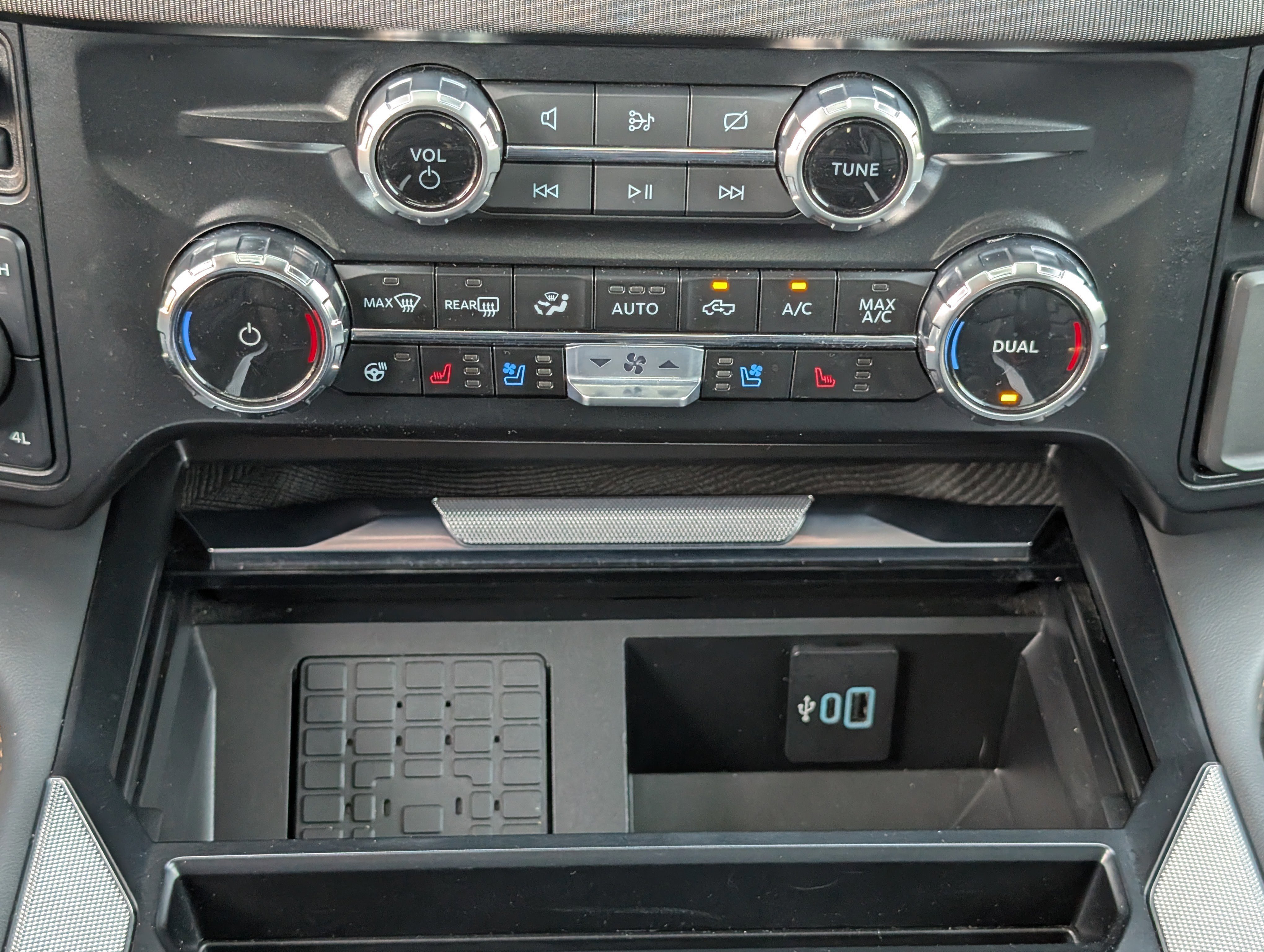 Certified 2024 Ford F350 Platinum AWD/4WD image 29