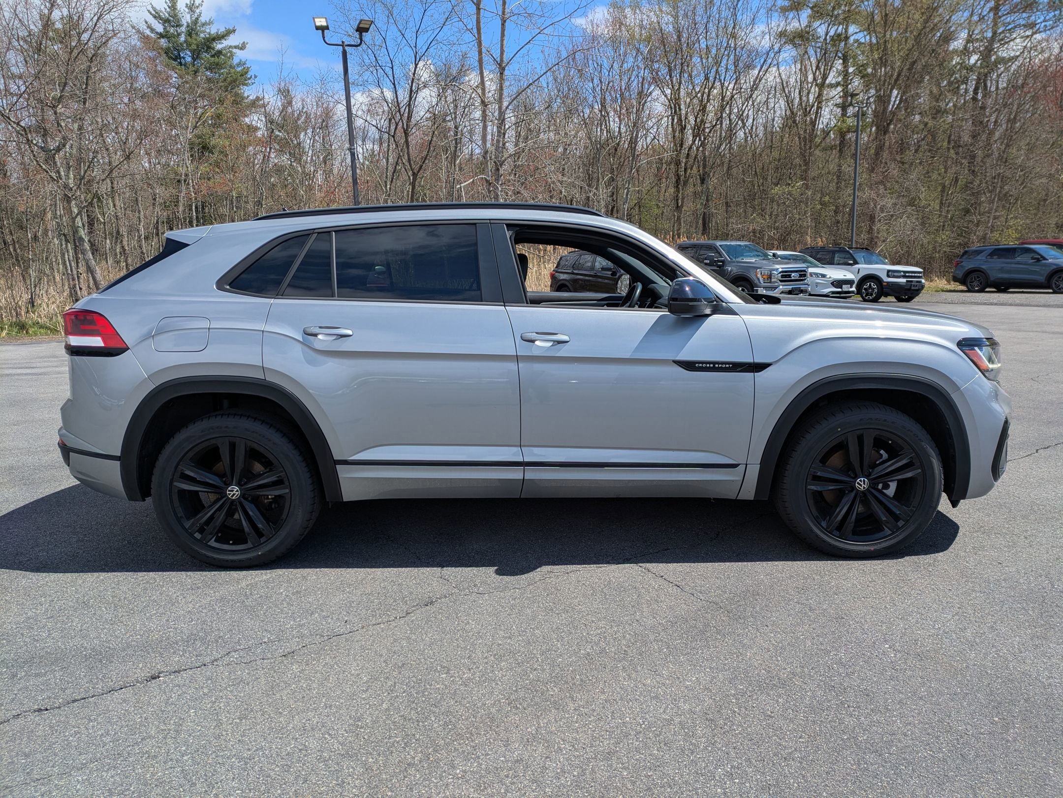 Used 2023 Volkswagen Atlas Cross Sport SEL AWD/4WD image 4