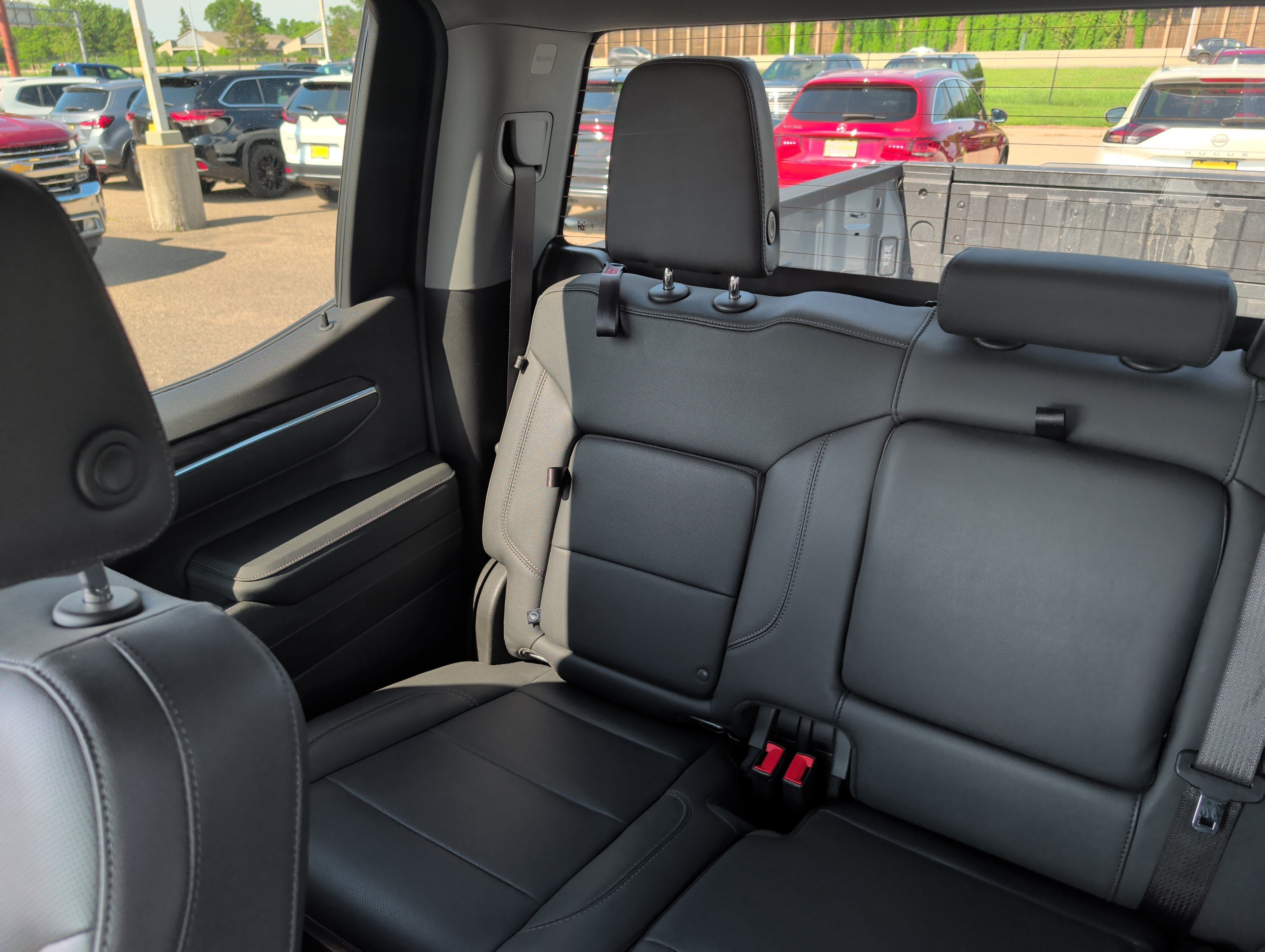 Used 2025 GMC Sierra 1500 SLT AWD/4WD image 12