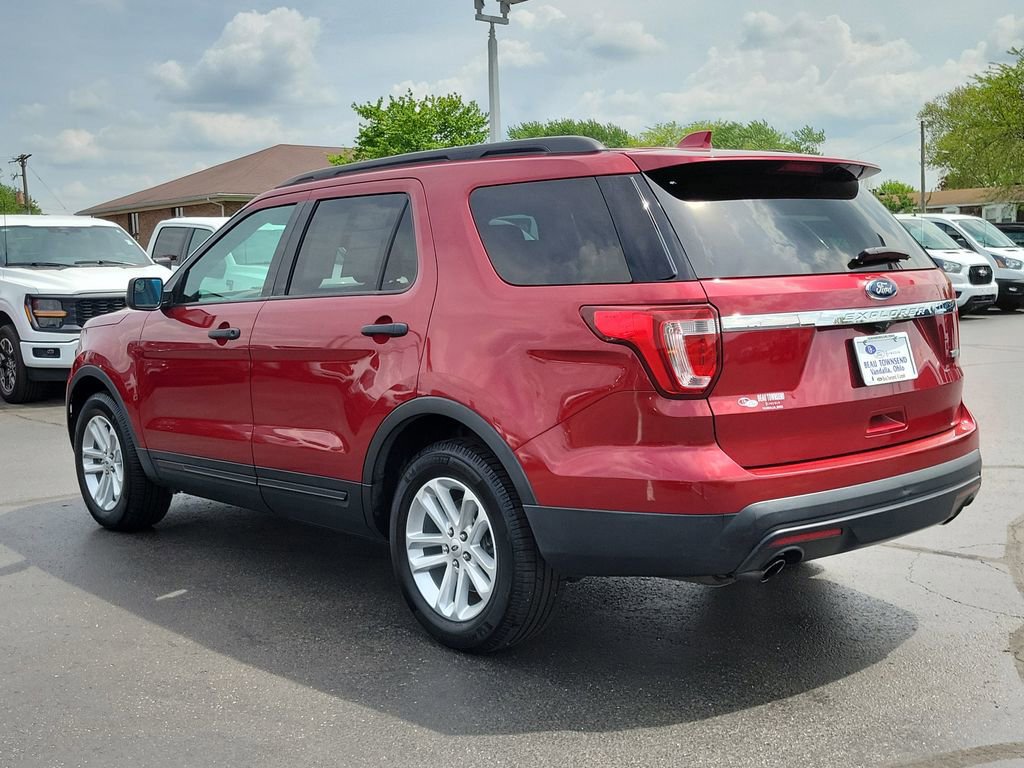 Certified 2017 Ford Explorer FWD image 3