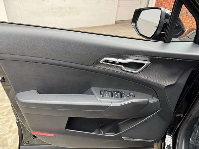 Used 2023 Kia Sportage LX image 11