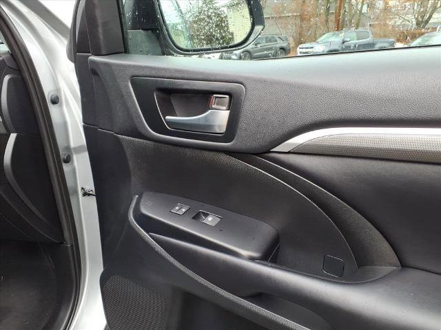 Used 2019 Toyota Highlander SE image 14