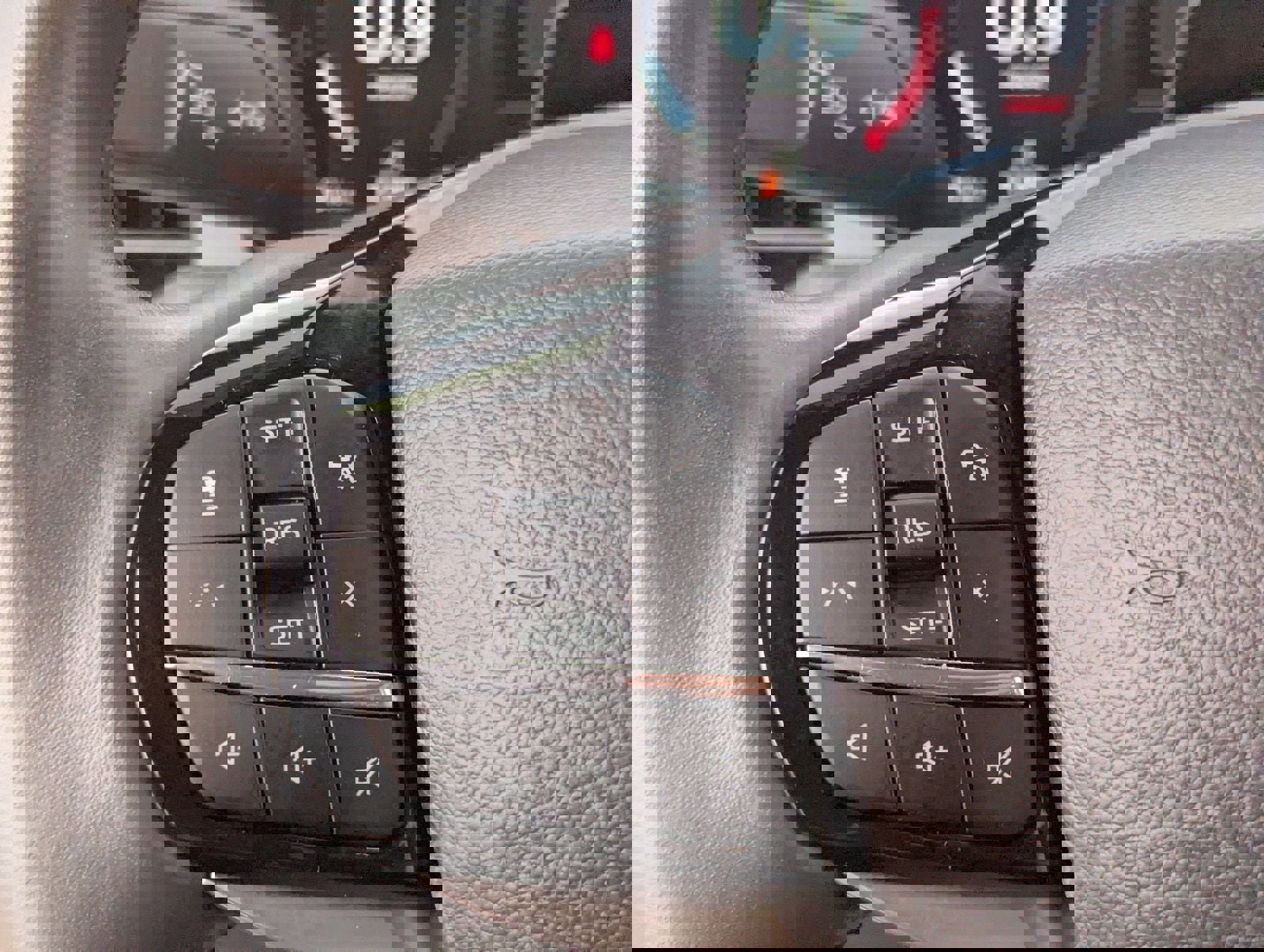 Certified 2025 Ford Explorer Platinum w/ LUX Leather Package image 27