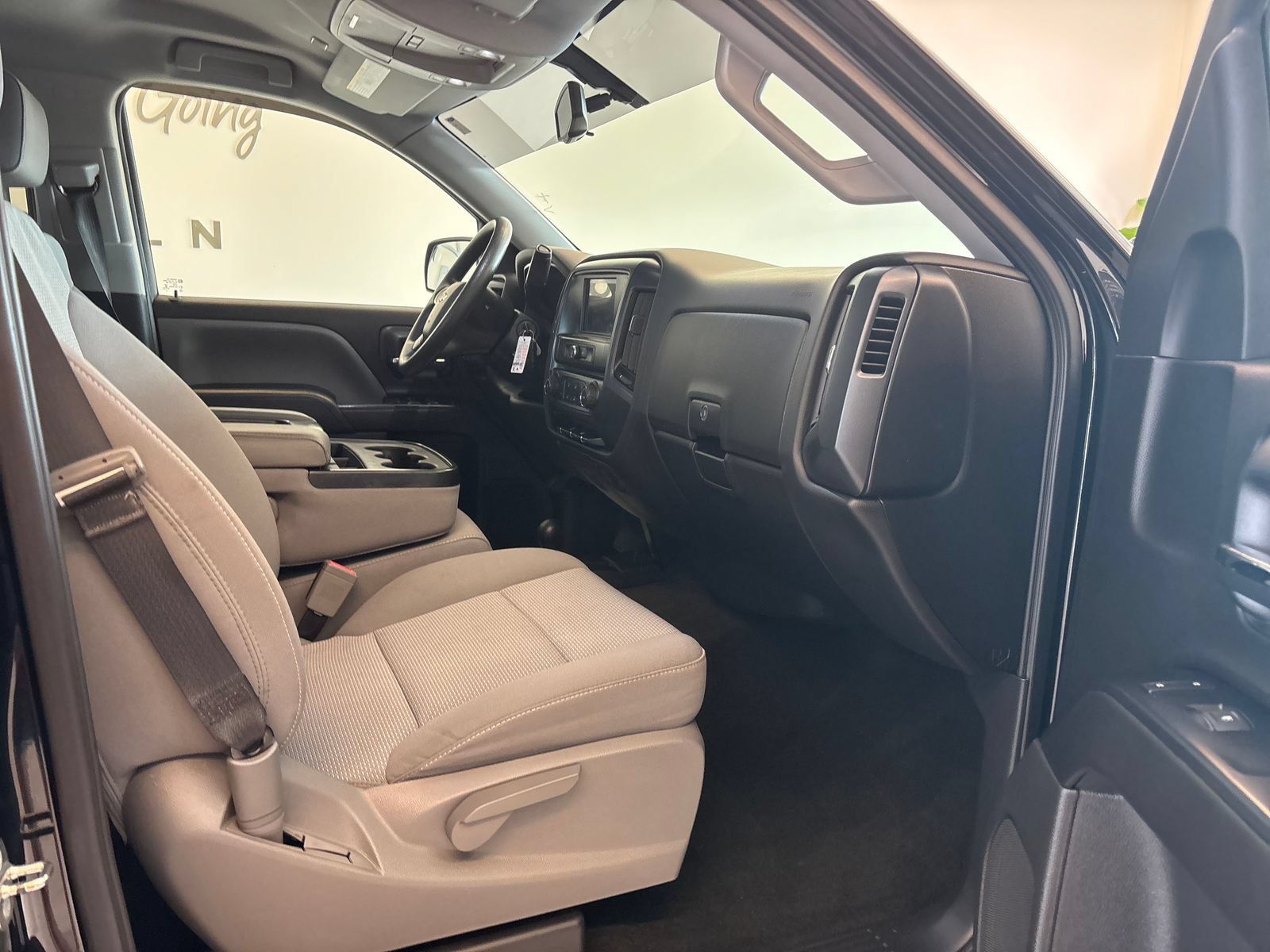 Used 2018 Chevrolet Silverado 1500 Custom w/ Custom Value Package AWD/4WD image 6