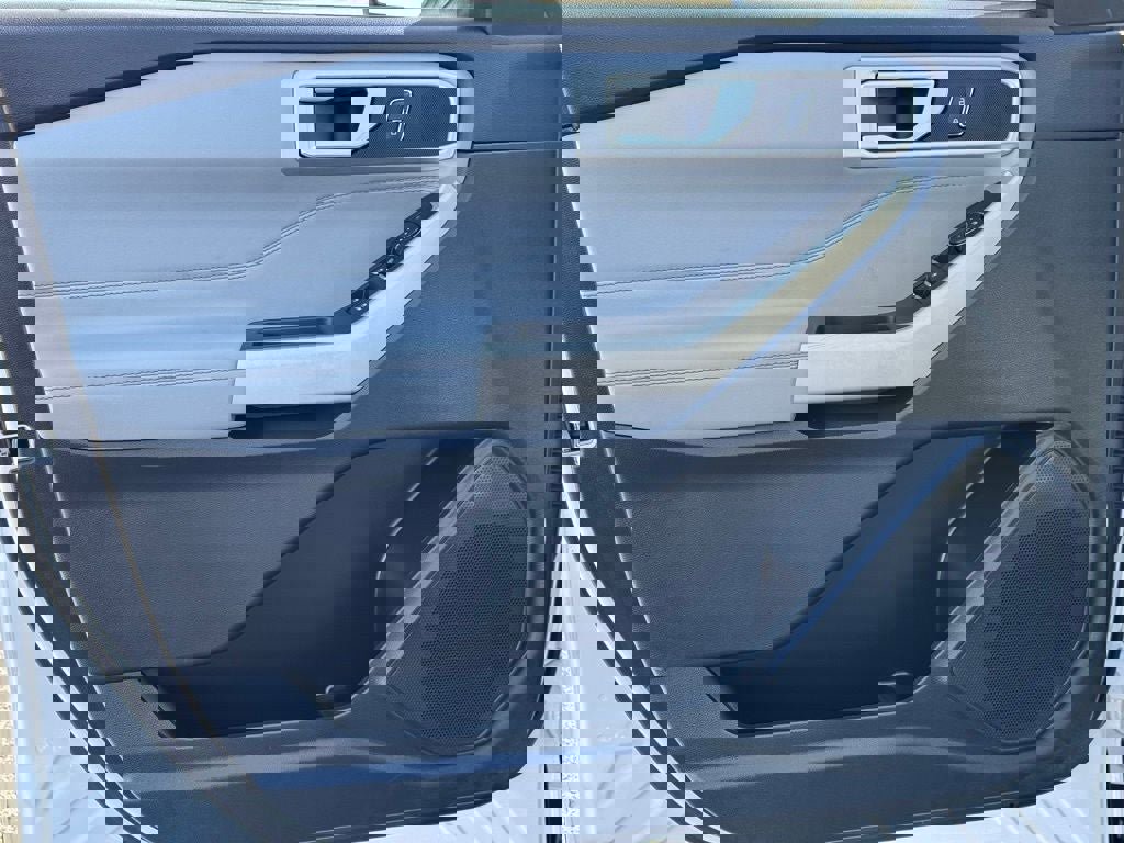 Certified 2023 Ford Explorer XLT w/ Equipment Group 202A image 19