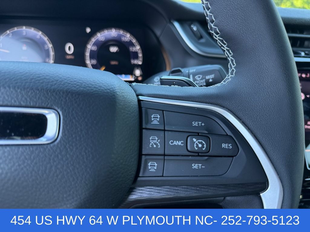 Used 2025 Jeep Grand Cherokee Altitude AWD/4WD image 18