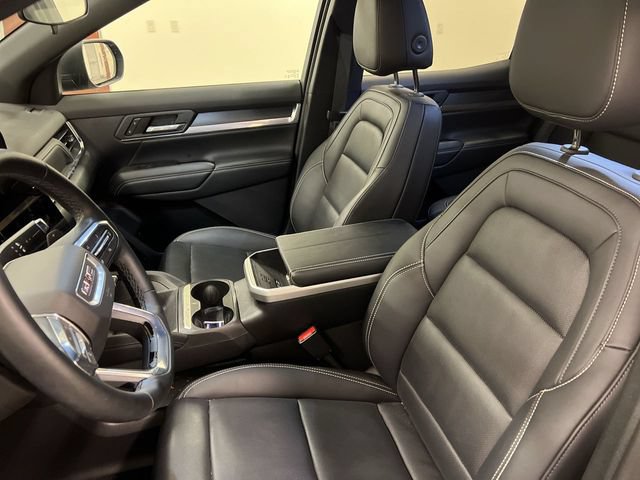 Used 2025 GMC Terrain Elevation w/ Elevation Premium Package AWD/4WD image 4