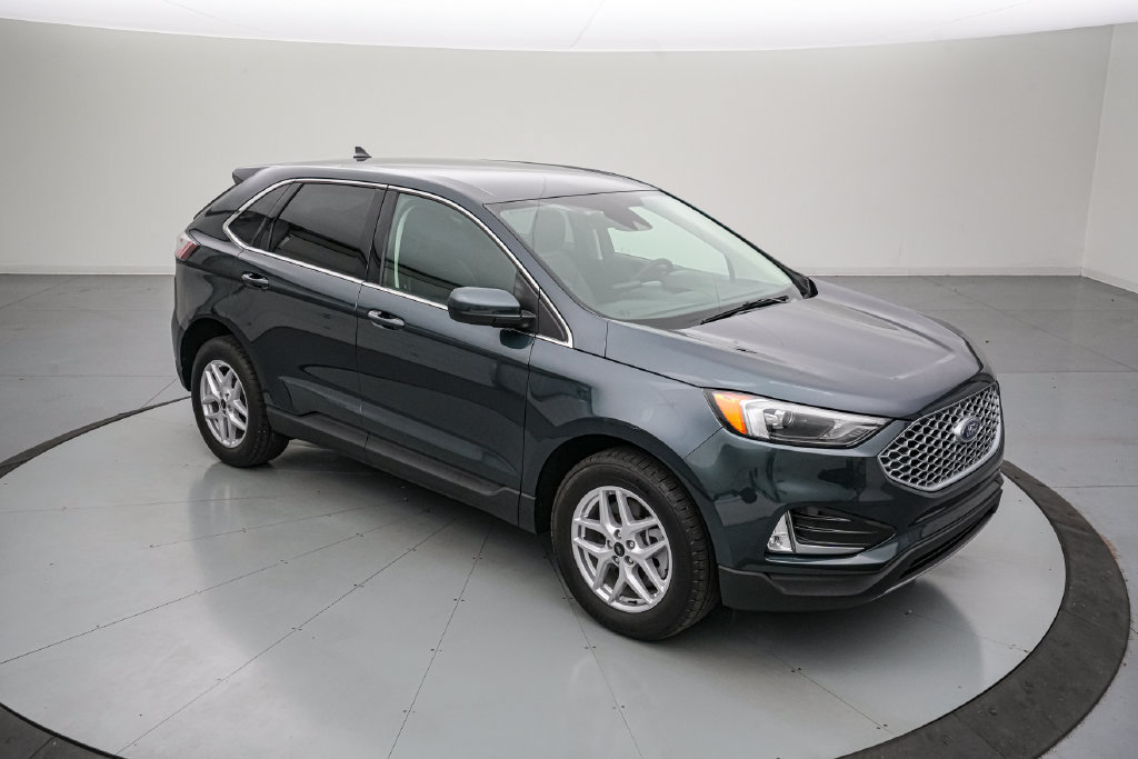 Certified 2024 Ford Edge SEL w/ Convenience Package AWD/4WD image 2