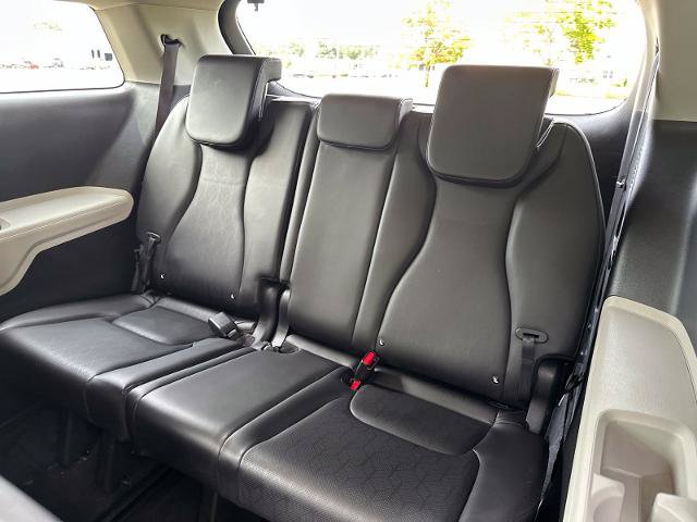 Used 2024 Kia Carnival LX FWD image 28