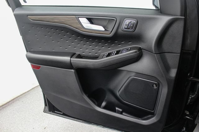 Certified 2020 Ford Escape Titanium w/ Titanium Premium Package 2.0 AWD/4WD image 11