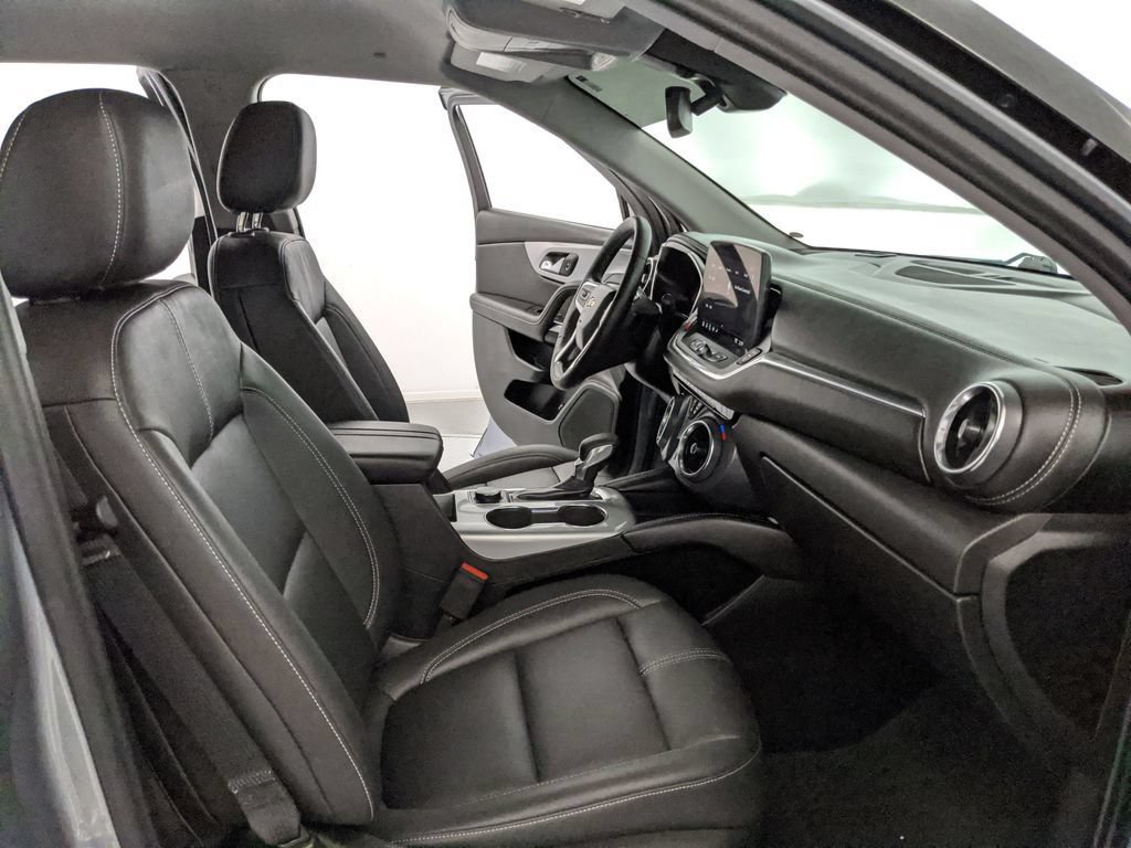 Used 2025 Chevrolet Blazer LT AWD/4WD image 21