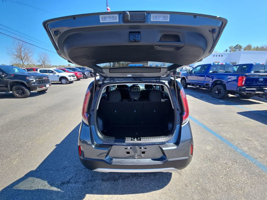 Used 2025 Kia Soul LX w/ LX Technology Package FWD image 3