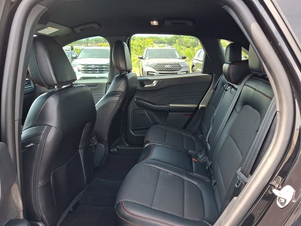 Certified 2024 Ford Escape ST-Line Select AWD/4WD image 10