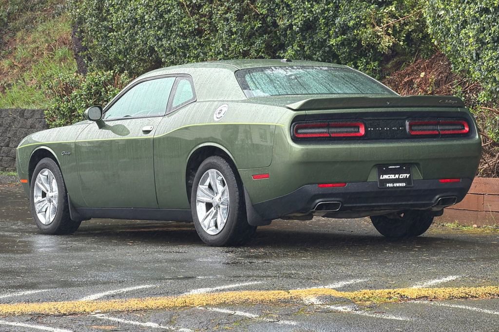 Used 2019 Dodge Challenger SXT image 6