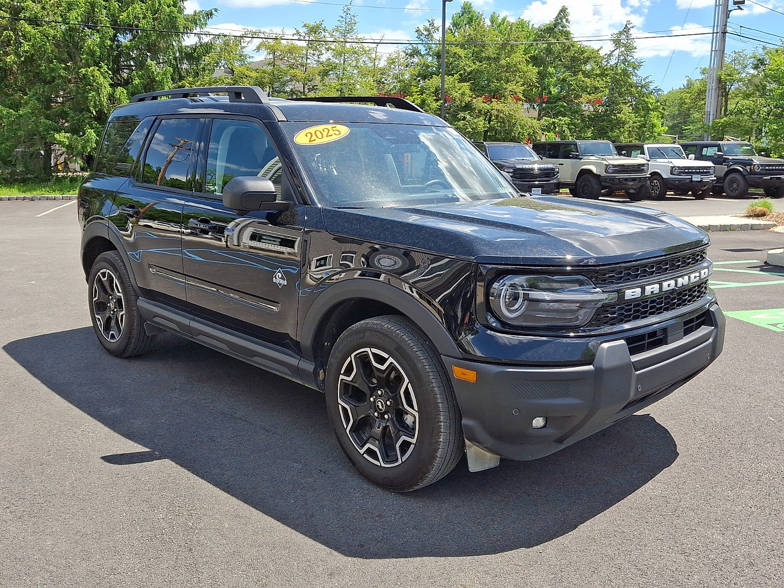 Certified 2025 Ford Bronco Sport Outer Banks w/ Outer Banks Tech Package+ AWD/4WD image 3