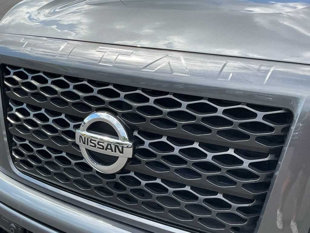 Used 2018 Nissan Titan SV w/ SV Convenience Package AWD/4WD image 22