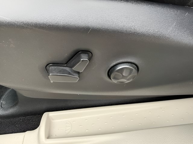 Used 2024 Chrysler Pacifica Touring-L FWD image 21