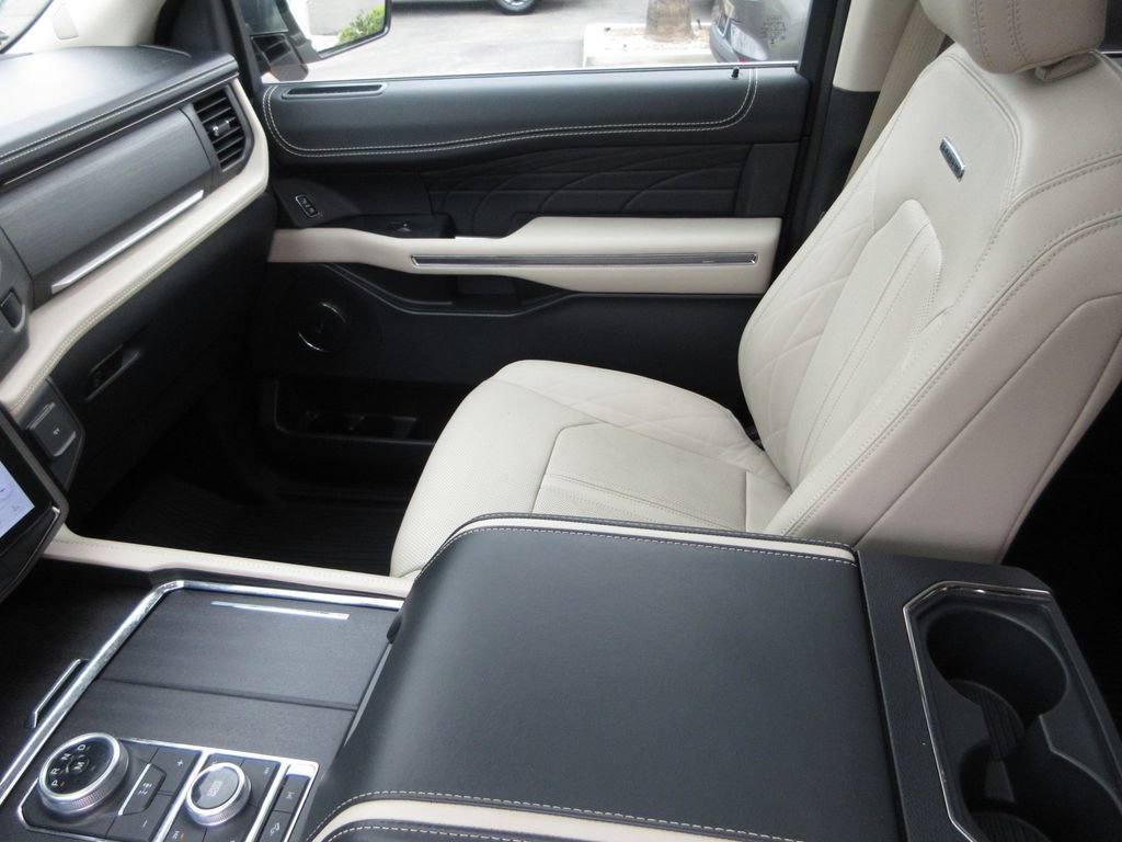 Certified 2023 Ford Expedition Platinum AWD/4WD image 24