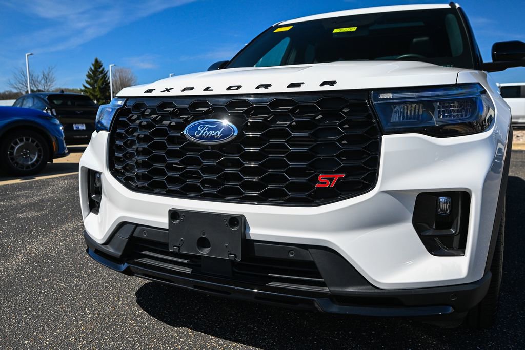 Certified 2025 Ford Explorer ST AWD/4WD image 11