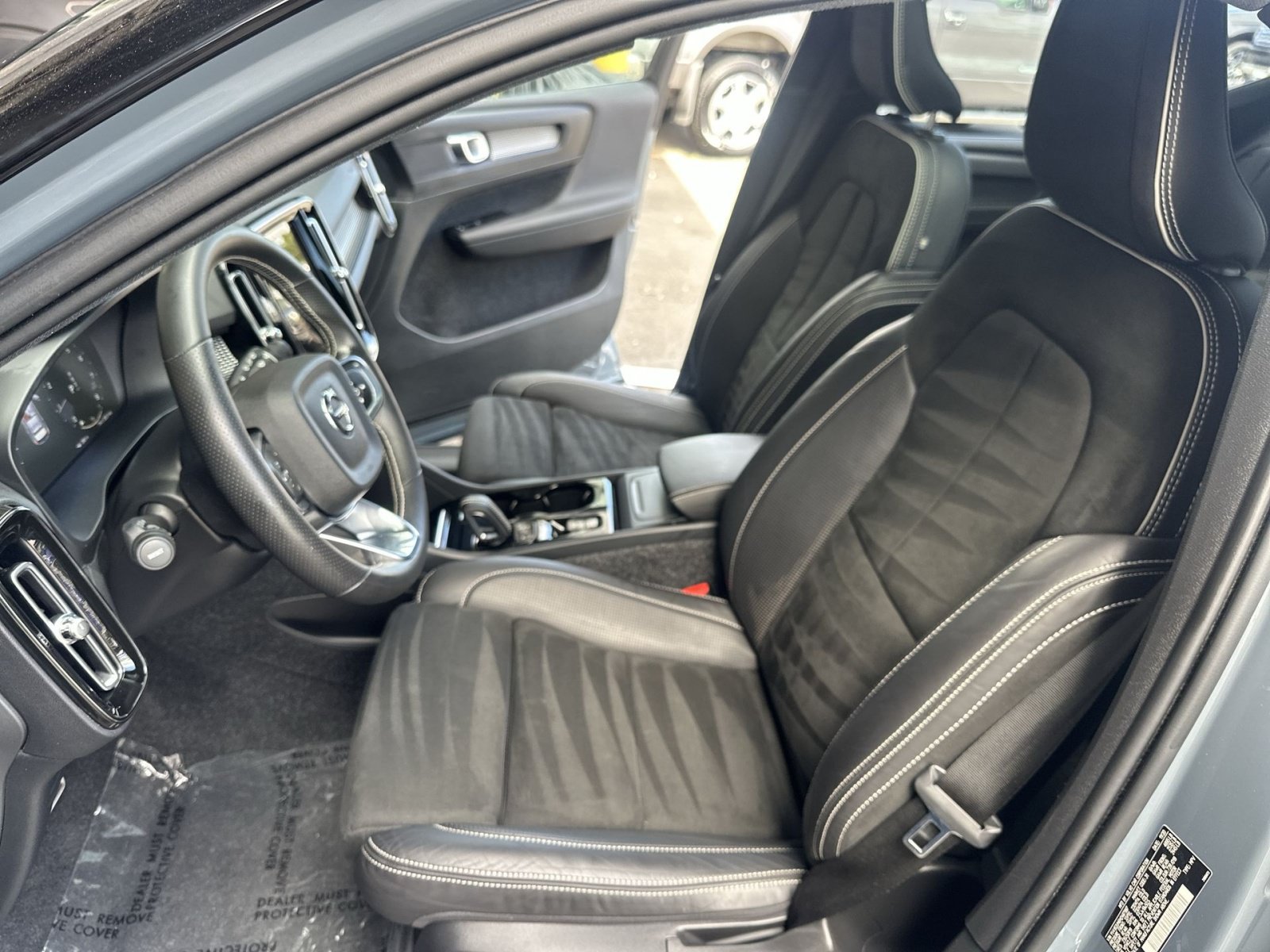 Used 2021 Volvo XC40 T5 R-Design AWD/4WD image 21