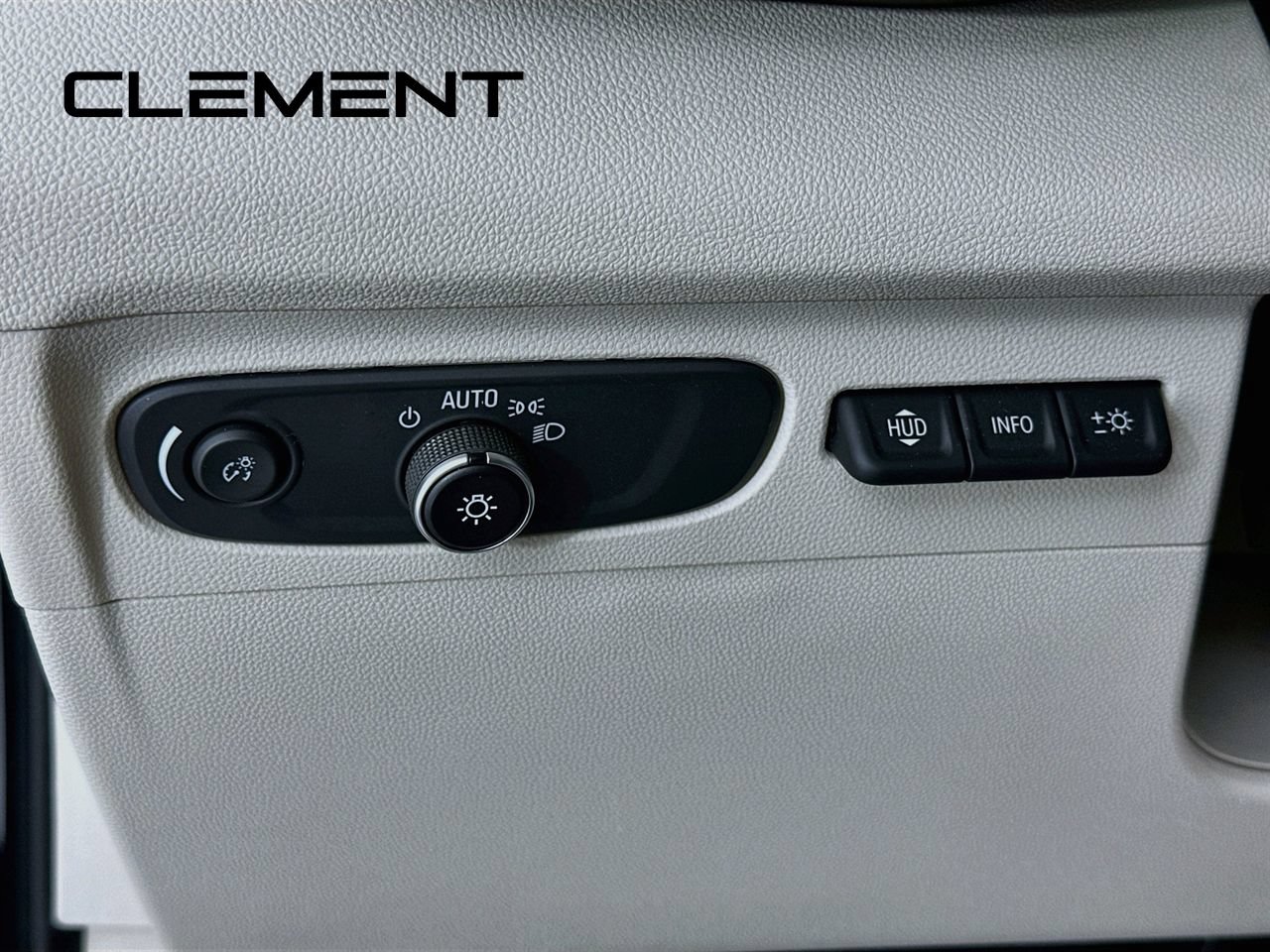 Used 2022 Buick Envision Avenir w/ Technology Package II AWD/4WD image 14