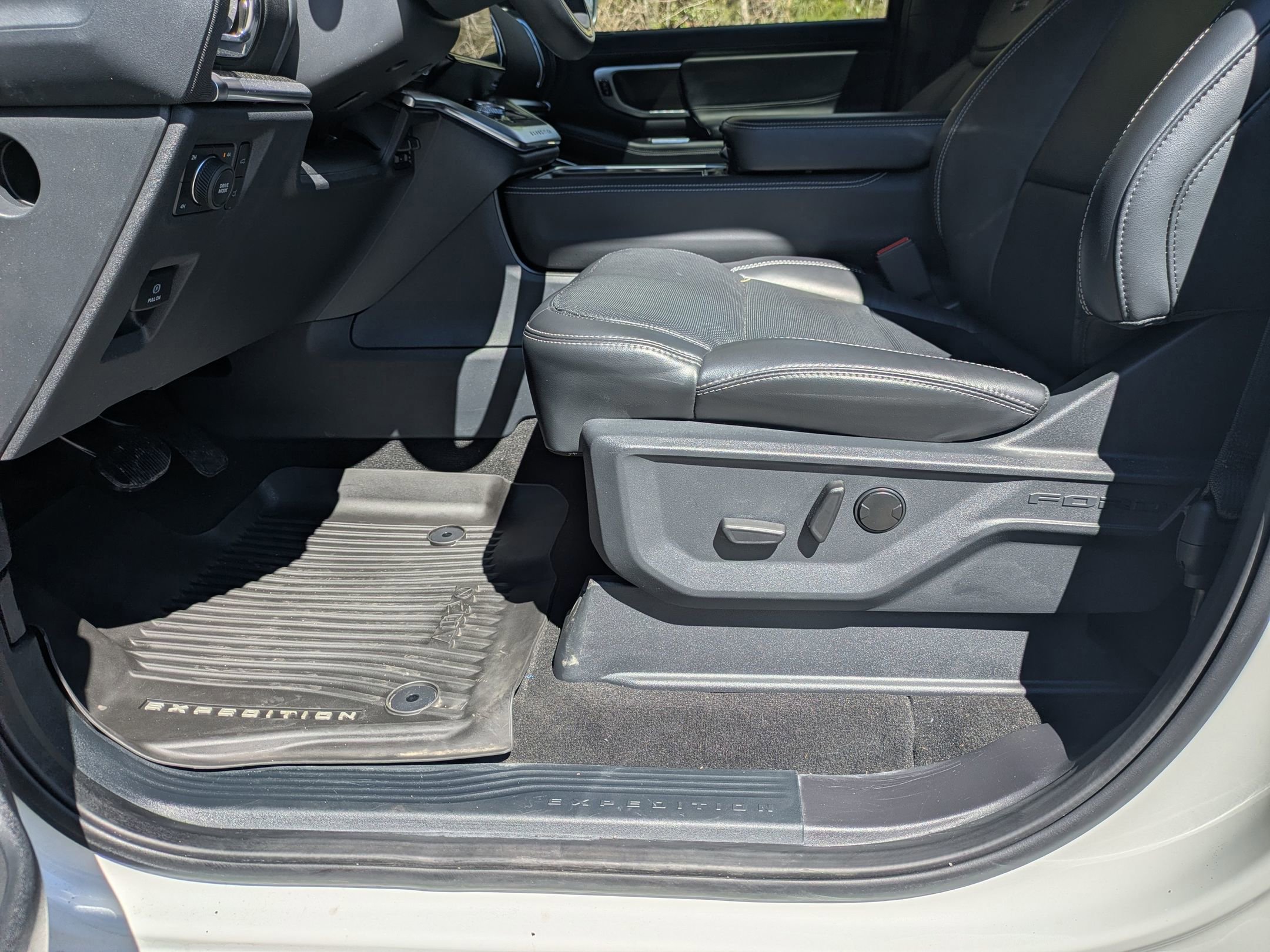 Certified 2025 Ford Expedition Platinum w/ Stealth Performance Package image 13