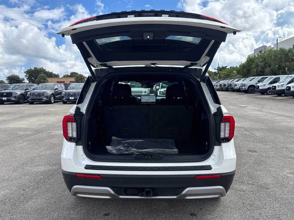 Certified 2026 Ford Explorer Platinum RWD image 30