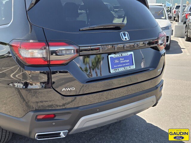 Used 2025 Honda Pilot Elite image 6