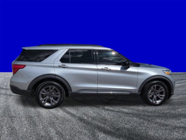 Certified 2024 Ford Explorer XLT w/ Equipment Group 202A RWD image 3