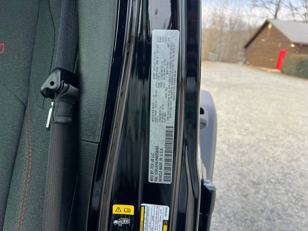 Used 2024 Jeep Wrangler Unlimited Rubicon w/ Technology Group image 18