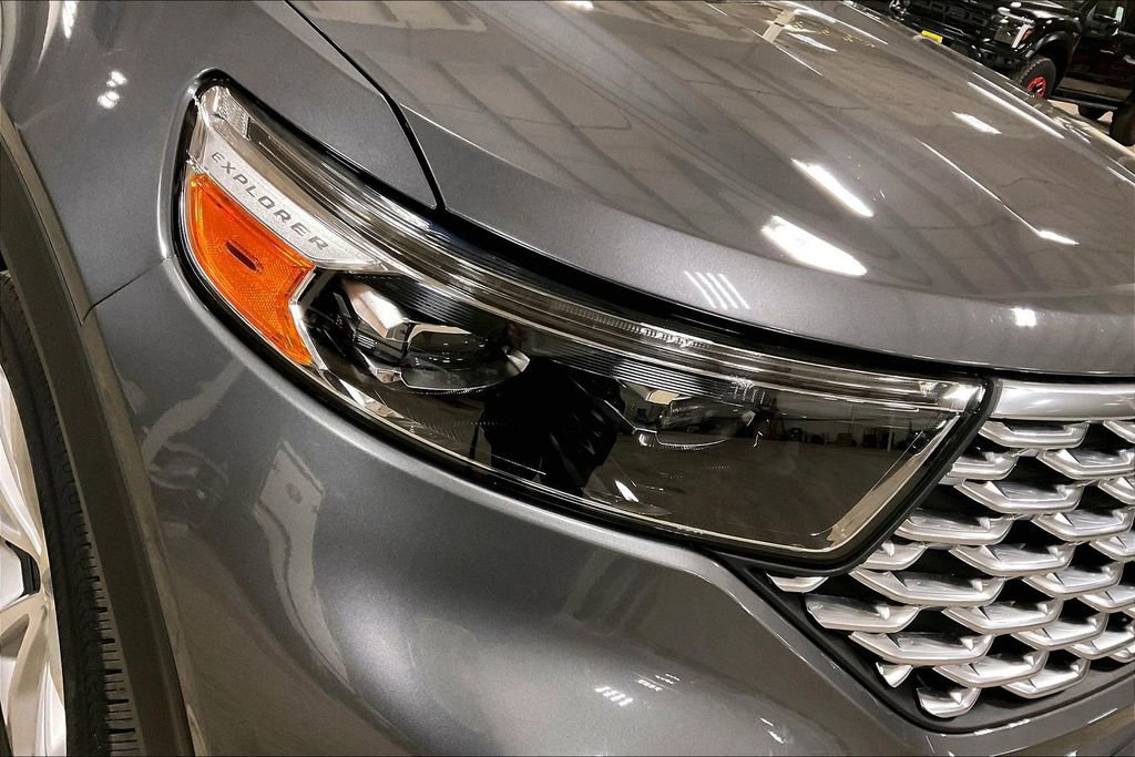 Certified 2021 Ford Explorer Platinum w/ Equipment Group 601A image 28