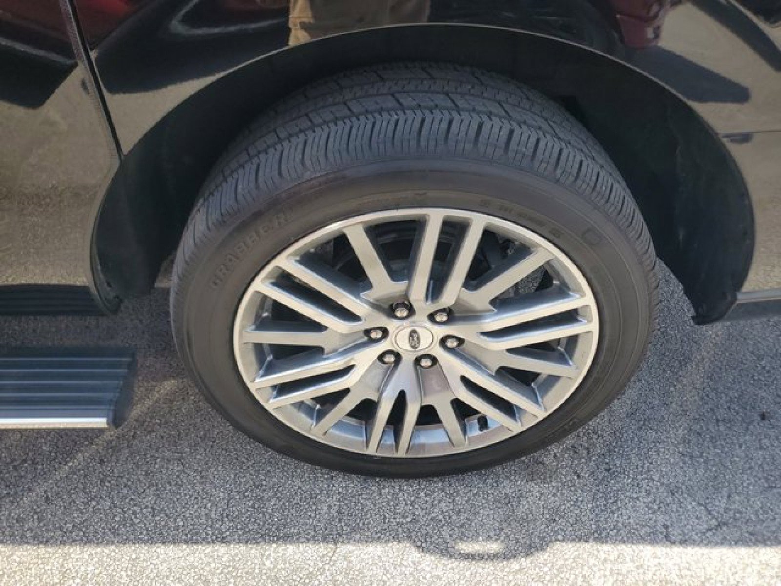 Certified 2024 Ford Expedition Max Platinum RWD image 6