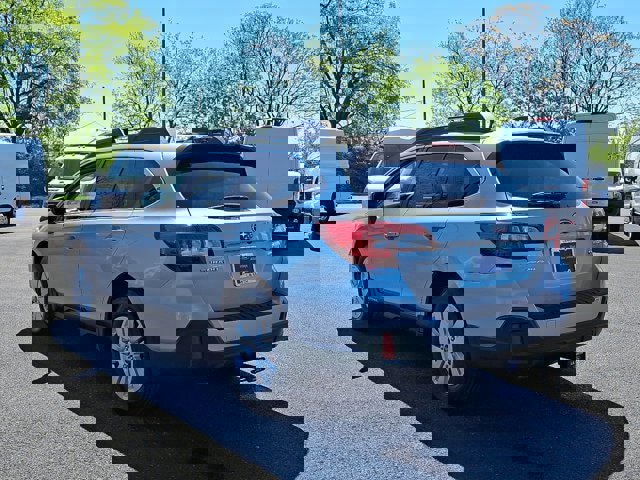 Used 2019 Subaru Outback 2.5i Premium w/ Popular Package #2 AWD/4WD image 2