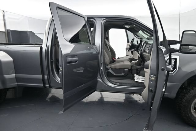 Certified 2022 Ford F350 XLT AWD/4WD image 29