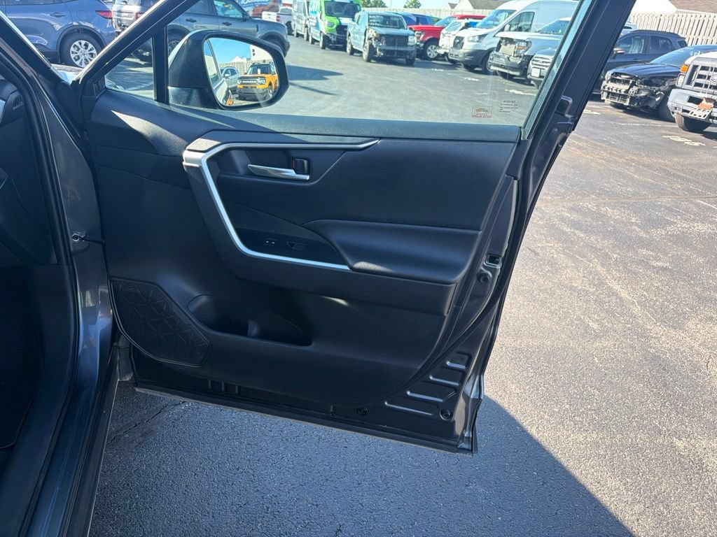 Used 2019 Toyota RAV4 XLE Premium w/ Cold Weather Package AWD/4WD image 40