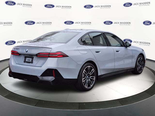 Used 2024 BMW 540i xDrive w/ Premium Package image 5